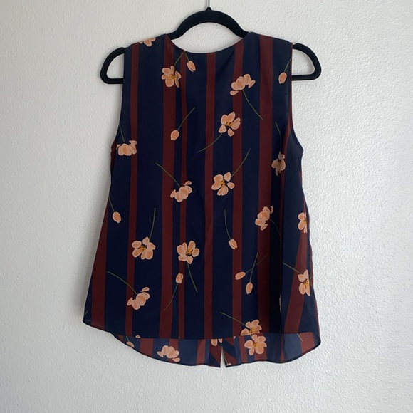 CAbi Sleeveless Floral Stripe Button Down Blouse (Size:Medium) - Picture 4 of 4